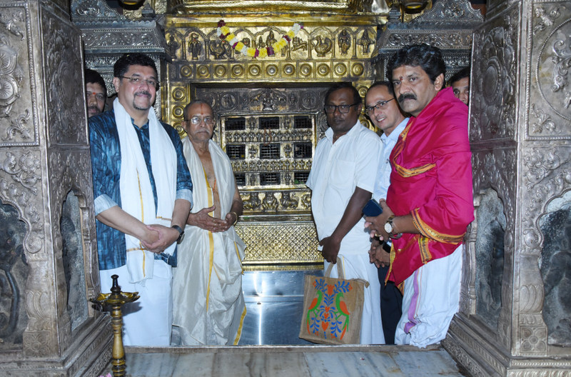 ಶ್ರೀಕೃಷ್ಣಮಠಕ್ಕೆ,ಹಿಂದೂಜಾ ಲೇಲ್ಯಾಂಡ್ ಫೈನಾನ್ಸ್ ನ ಅಧ್ಯಕ್ಷರು ಮತ್ತು ಕಾರ್ಯನಿರ್ವಾಹಕ ಅಧಿಕಾರಿಗಳಾದ ಸಚಿನ್ ಪಿಳ್ಳೈ